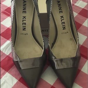 Nine West size 9 pumps